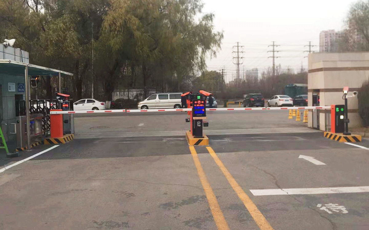 【產品篇】車牌識別道閘然后實現自動化管理